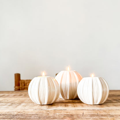 Set 3 Porta Velas Cerámica Esmaltada Relieve Líneas Beige Set Porta Velas Frank Home Chile