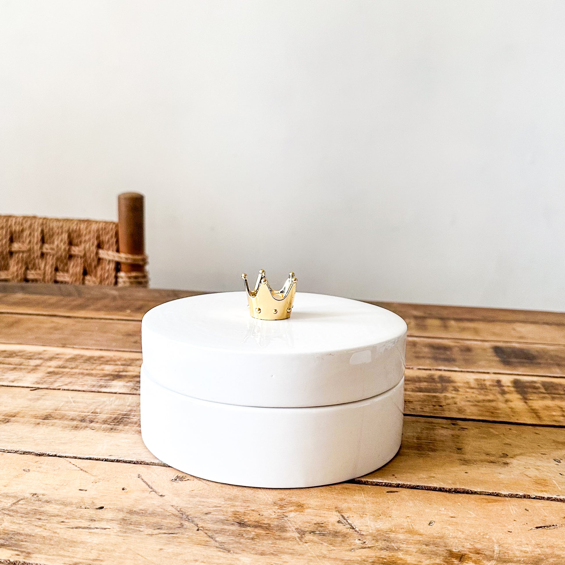 Joyero Cerámica Esmaltada Blanca Tapa Corona Anfora Frank Home Chile