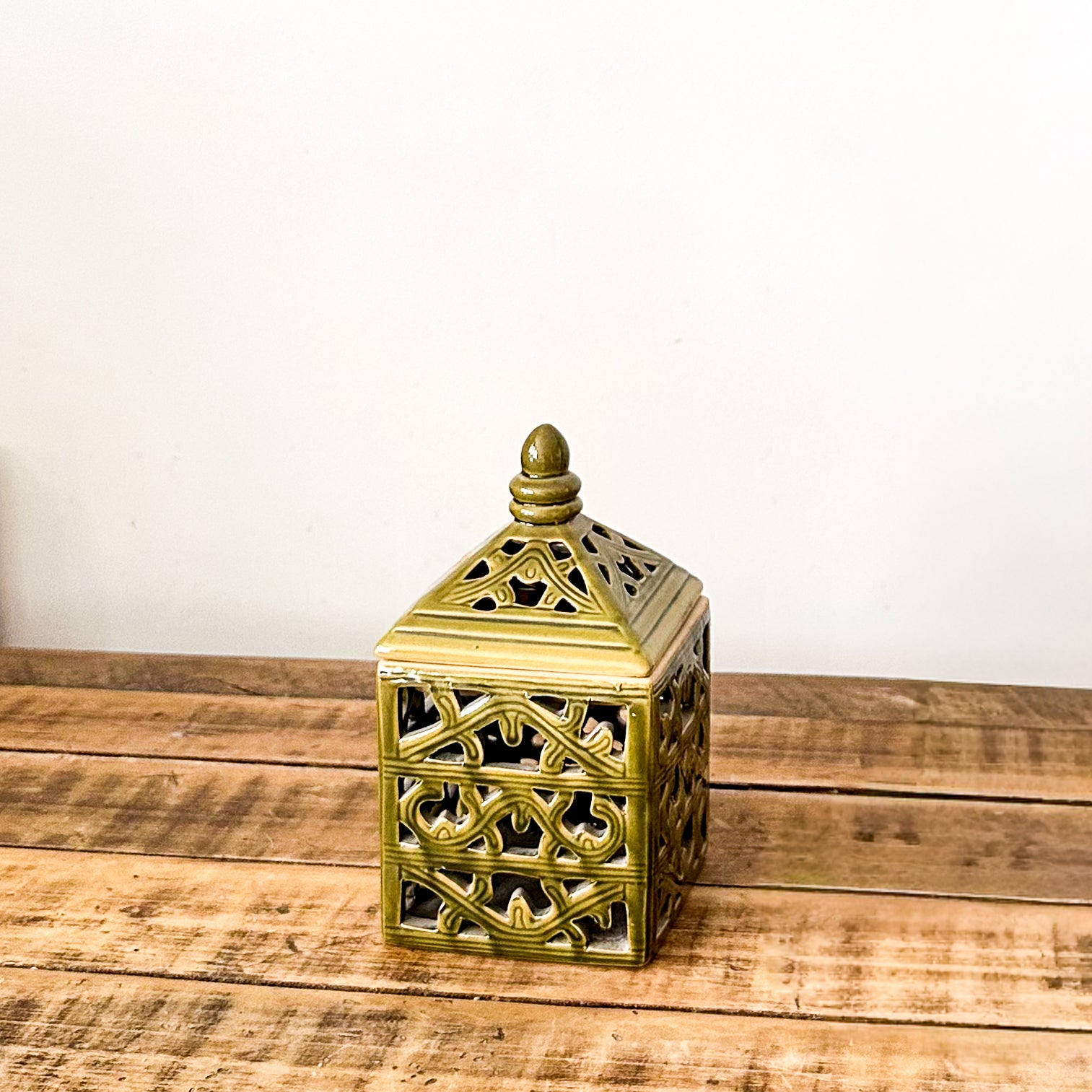 Porta Vela Farol Cerámica Esmaltada Verde Porta Vela Frank Home Chile