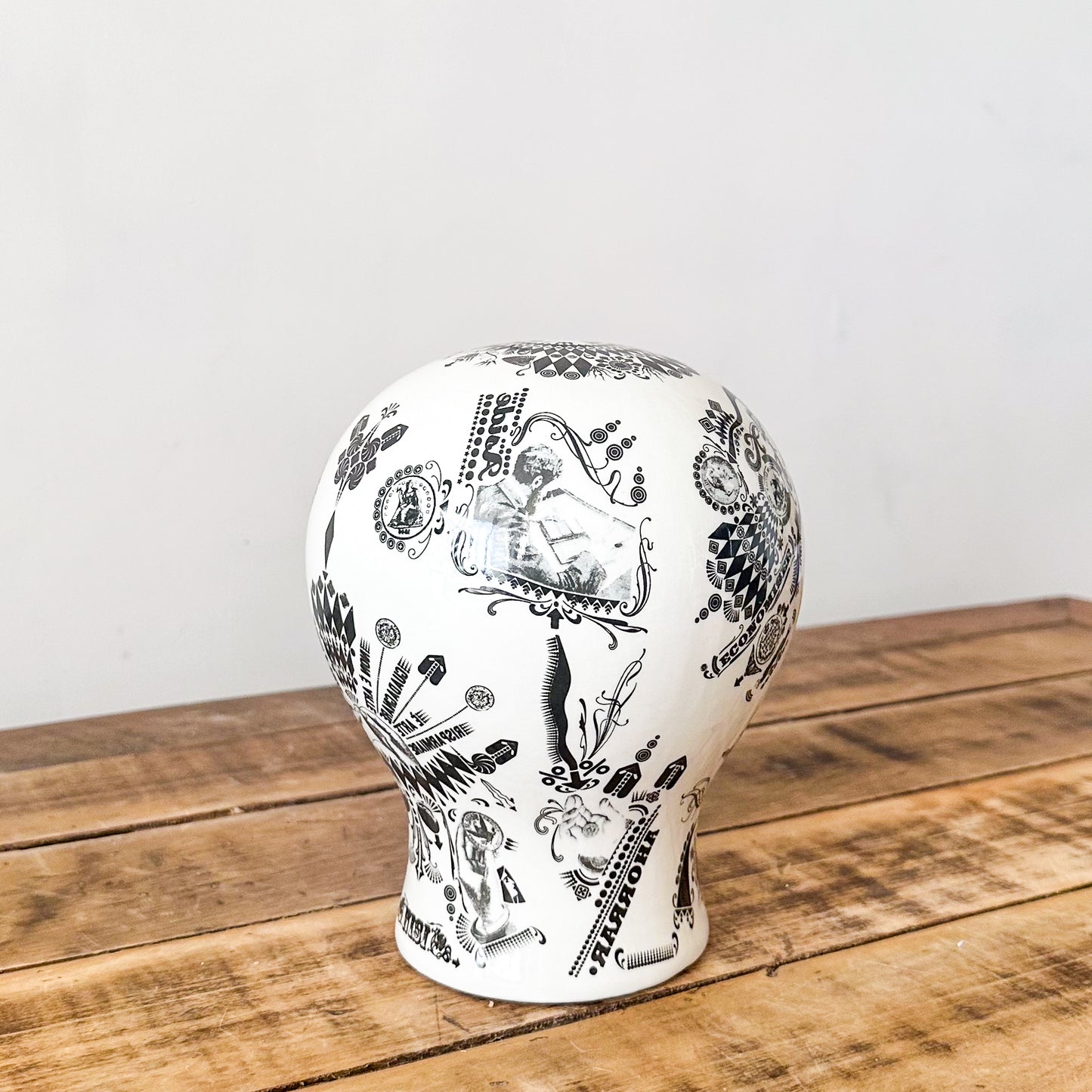 Adorno Inspirado en "The Money Box" Adorno Frank Home Chile