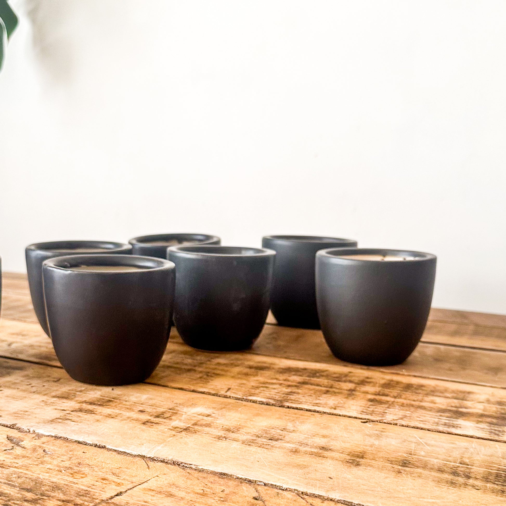 MIni Porta Macetero Cerámica Negra Porta Macetero Frank Home Chile