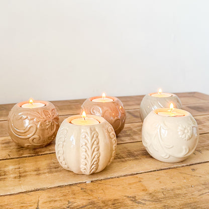 Set 5 Porta Velas Cerámica Esmaltada Relieve Floral Set Porta Velas Frank Home Chile