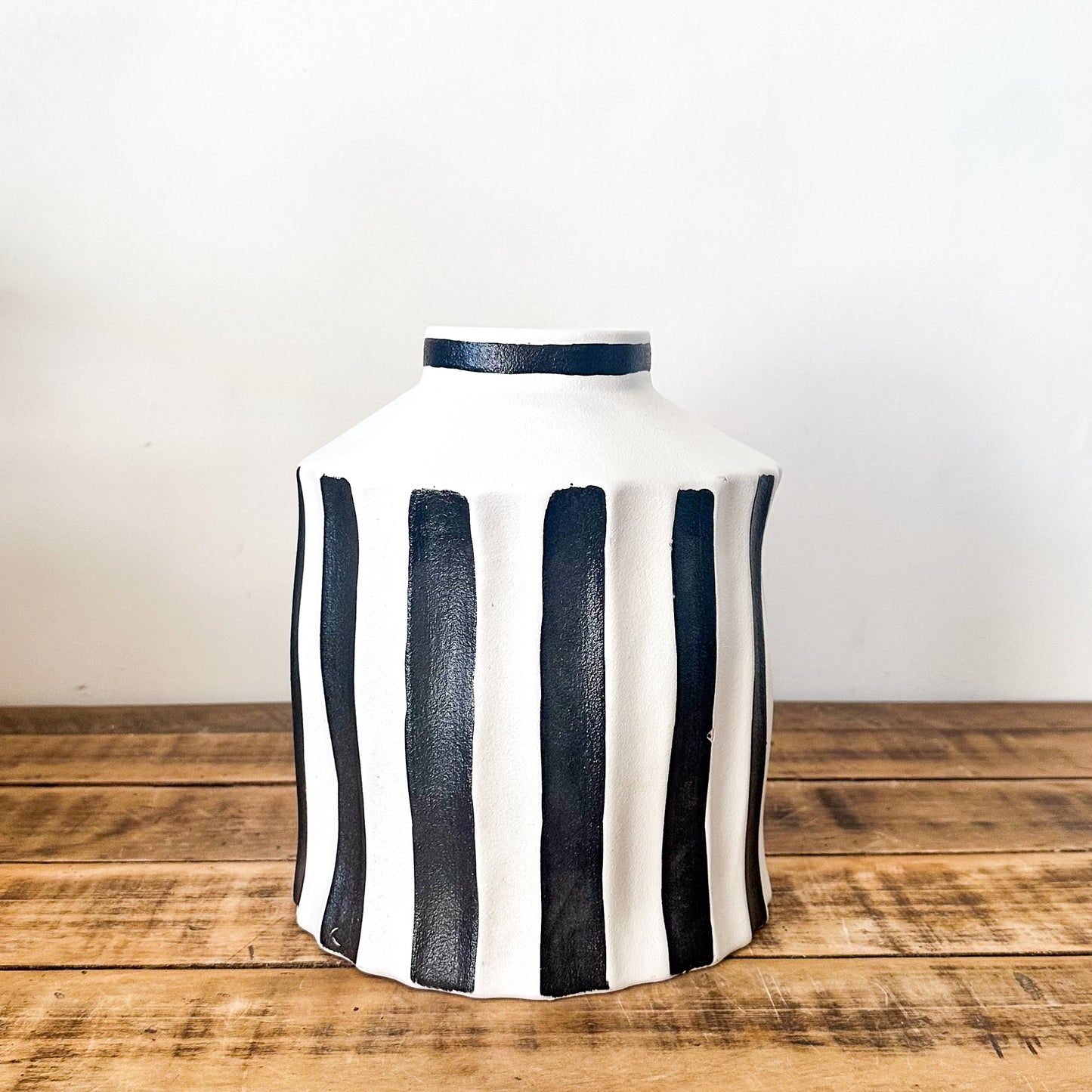 Florero Cerámica Listado Blanco Negro Florero Frank Home Chile