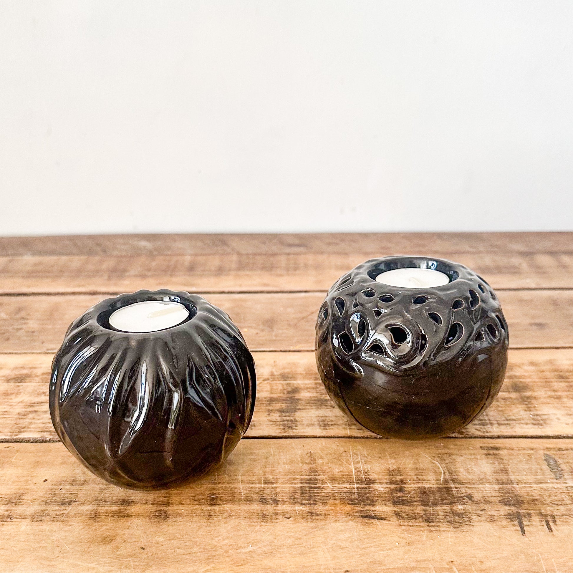 Set 2 Porta Velas Cerámica Esmaltada Negra con Textura 9x9 cm Porta Velas Frank Home Chile