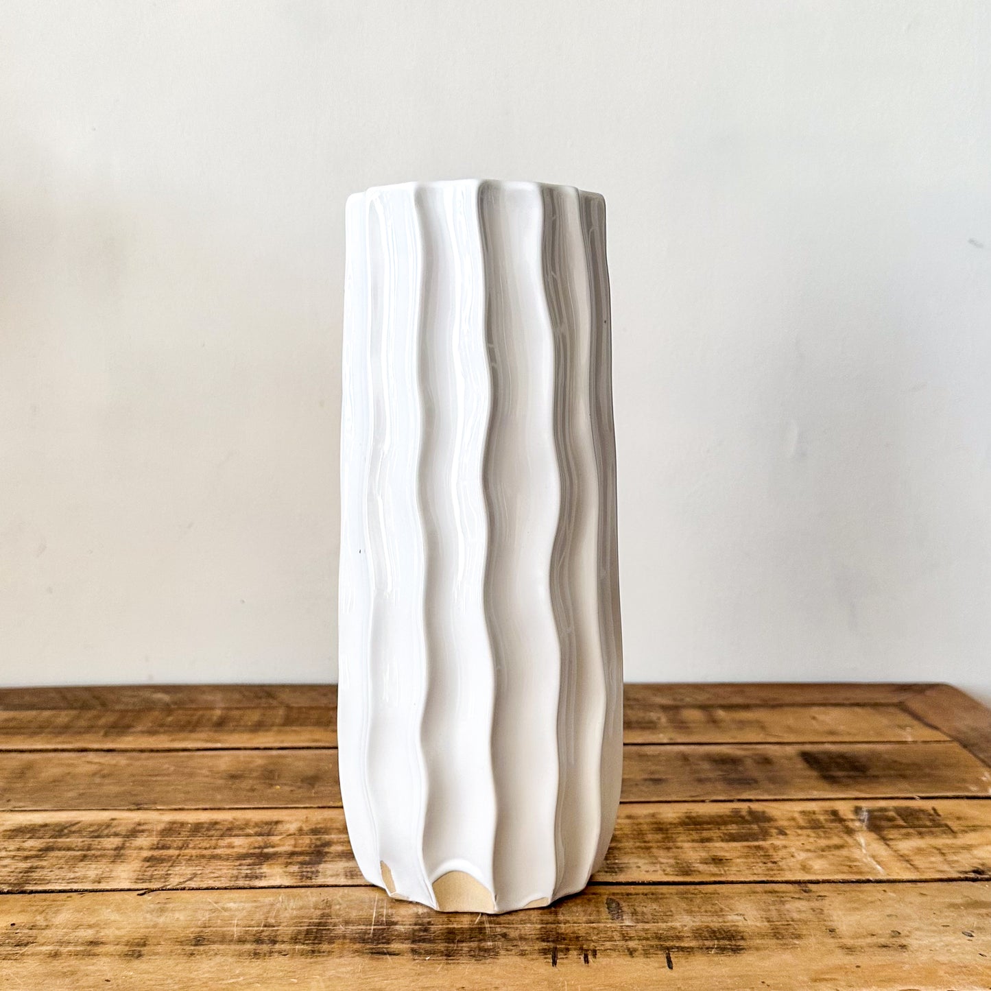 Florero Cerámica Ondulado Blanco 11x30 cm Brillante Florero Frank Home Chile