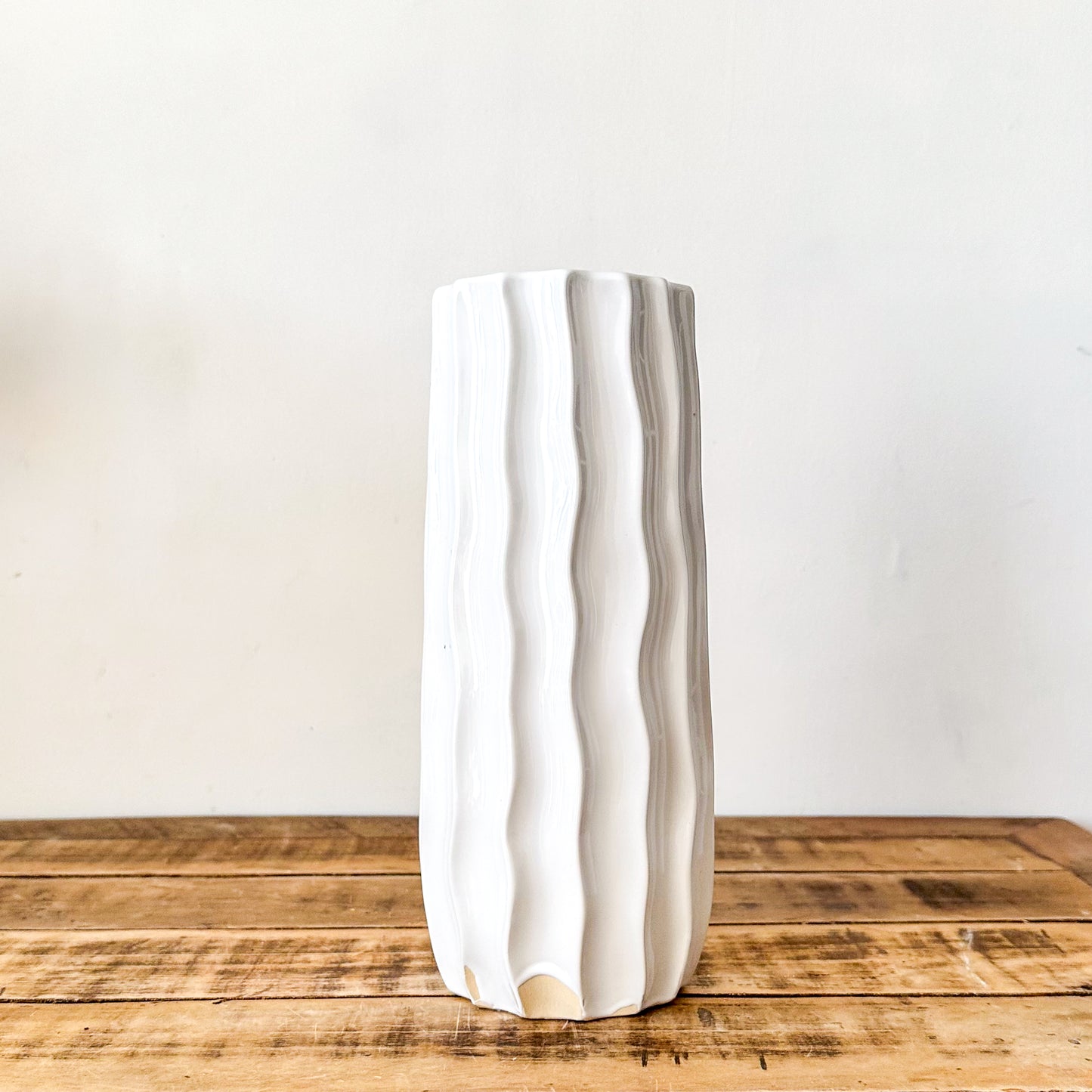 Florero Cerámica Ondulado Blanco 11x30 cm Florero Frank Home Chile