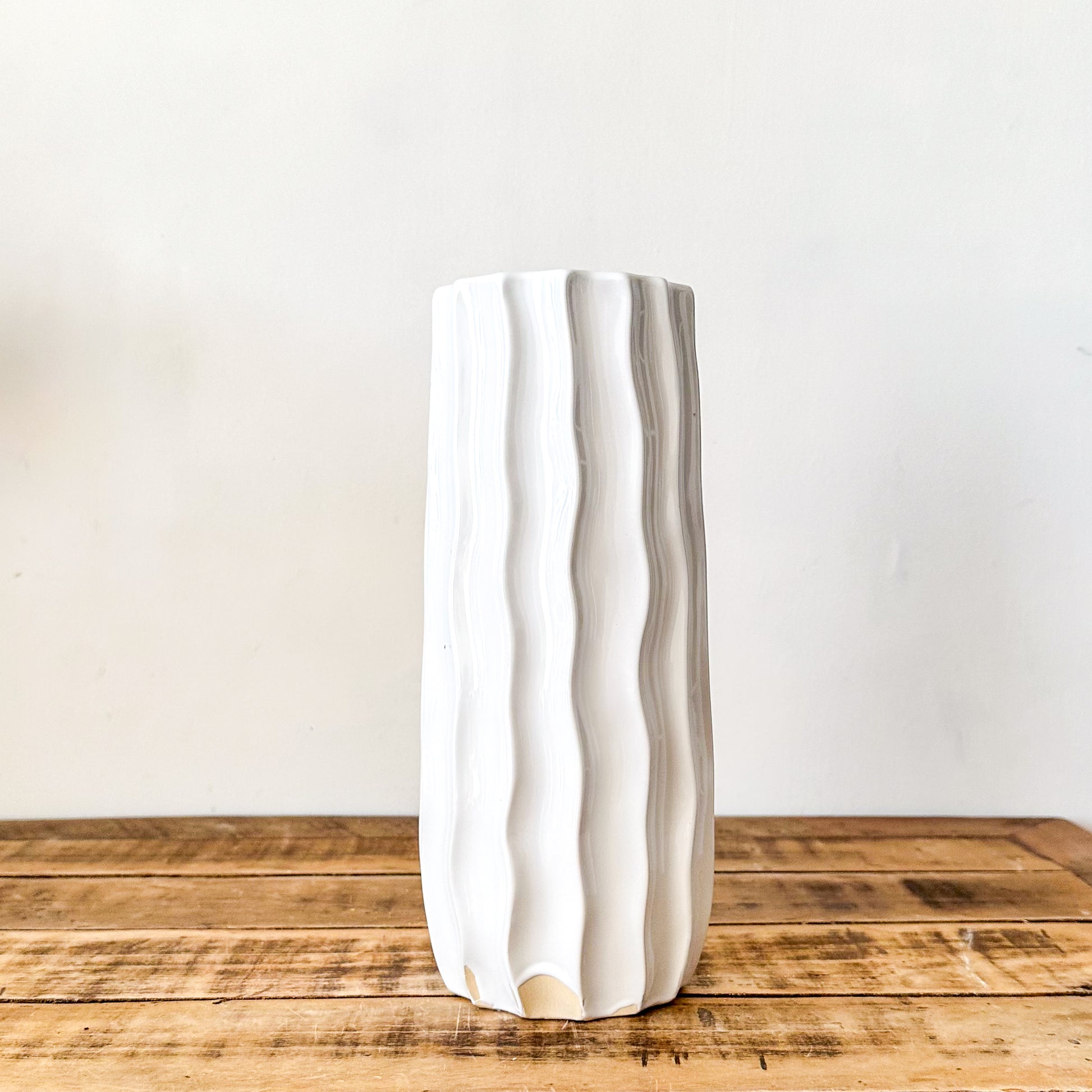 Florero Cerámica Ondulado Blanco 11x30 cm Florero Frank Home Chile