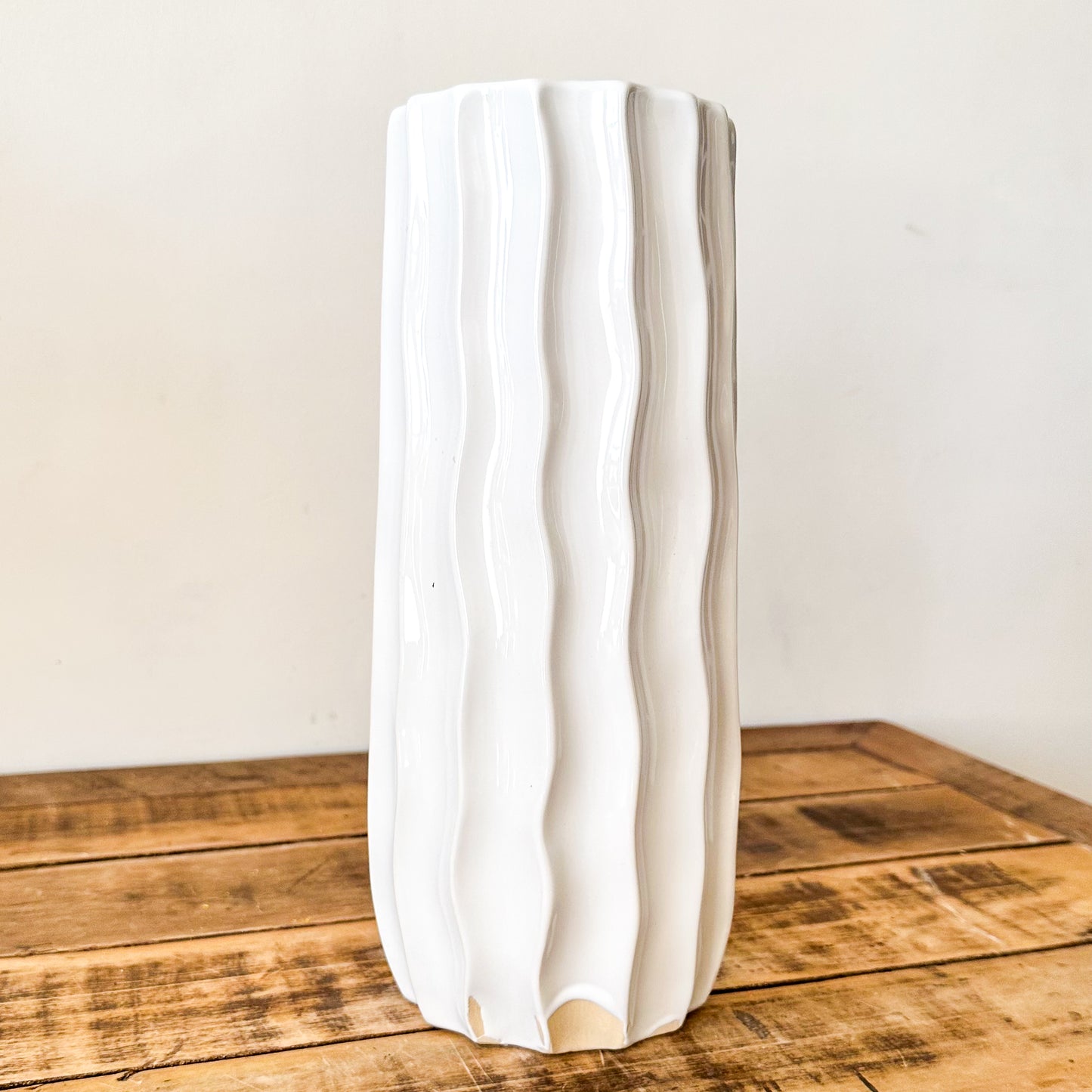 Florero Cerámica Ondulado Blanco 11x30 cm Florero Frank Home Chile