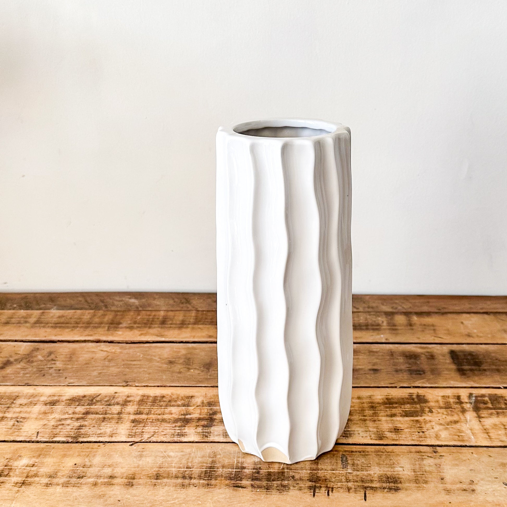 Florero Cerámica Ondulado Blanco 11x30 cm Florero Frank Home Chile