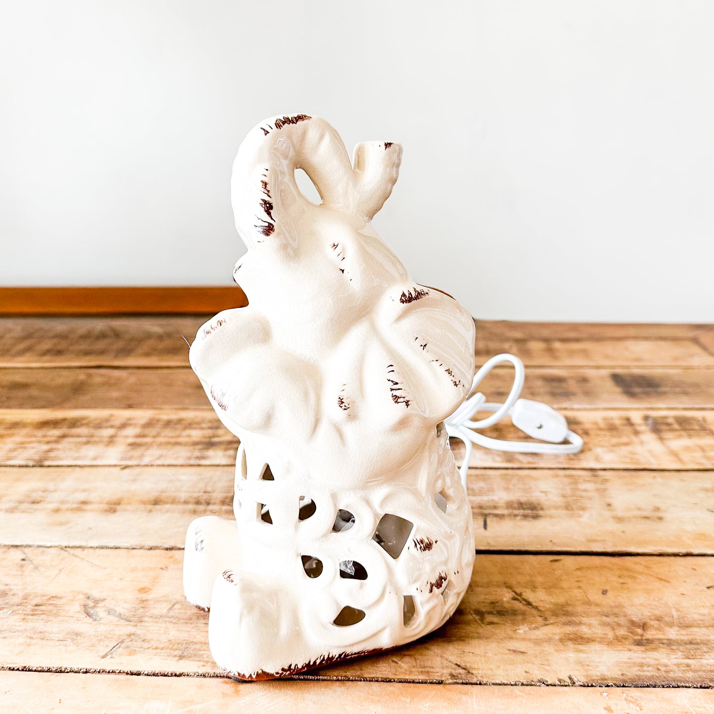 Lámpara de Mesa Cerámica Esmaltada Elefante Lampara de mesa Frank Home Chile
