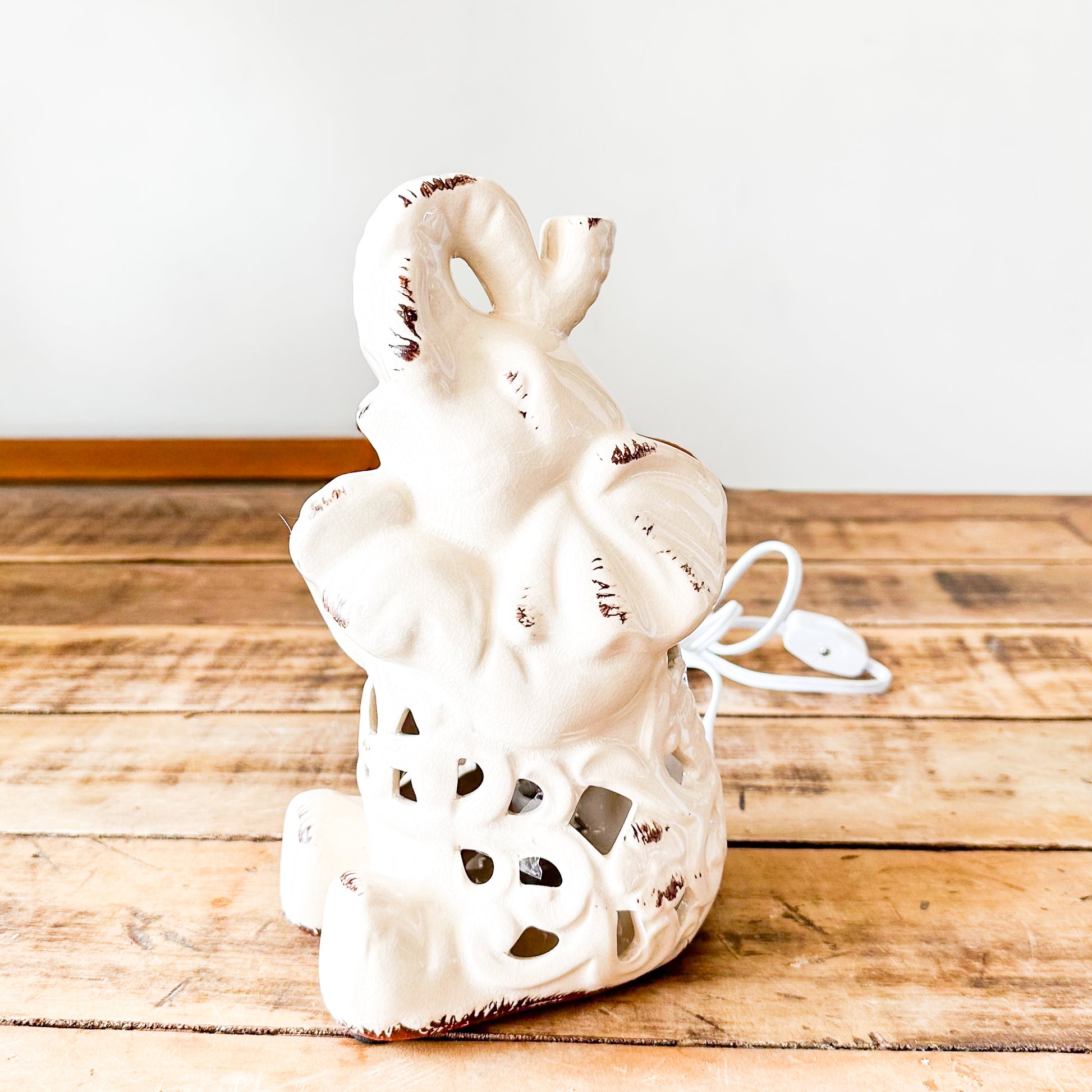 Lámpara de Mesa Cerámica Esmaltada Elefante Lampara de mesa Frank Home Chile