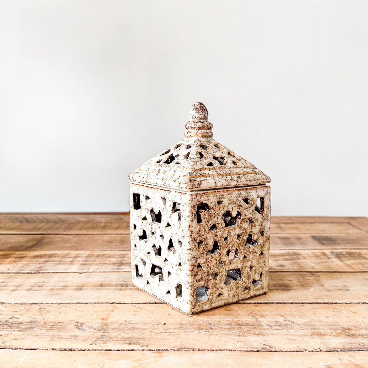 Porta Vela Farol Cerámica Esmaltada Beige Porta Vela Frank Home Chile