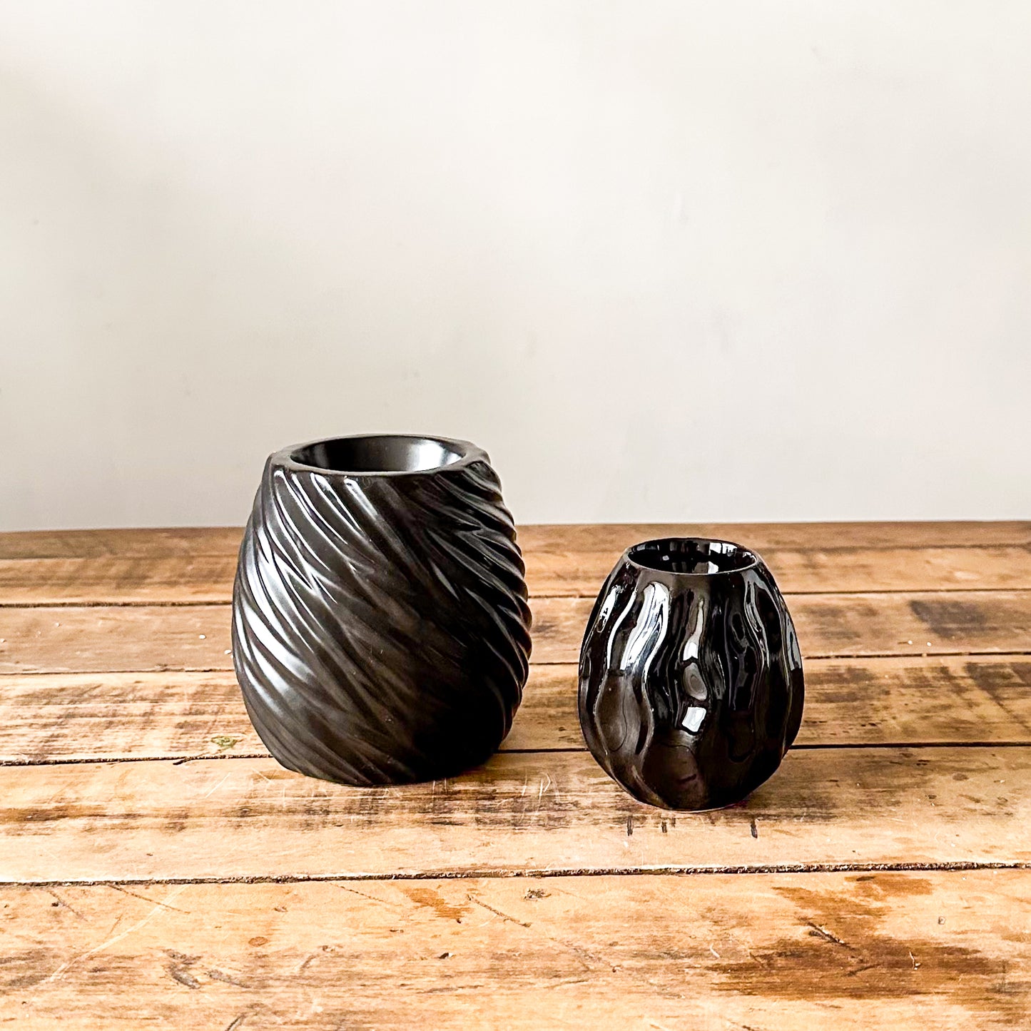 Set 2 Porta Velas Cerámica Esmaltada Negra con Textura 9x9 y 12x12 cm Porta Velas Frank Home Chile