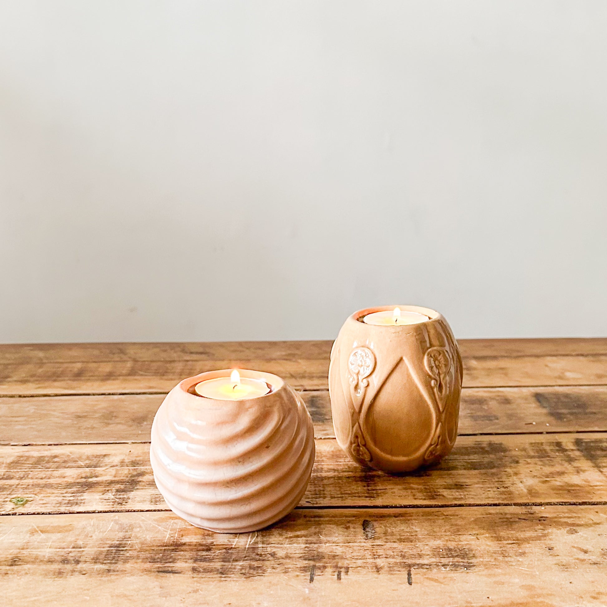 Set 2 Porta Velas Cerámica Esmaltada Flores y Ondas Set Porta Velas Frank Home Chile