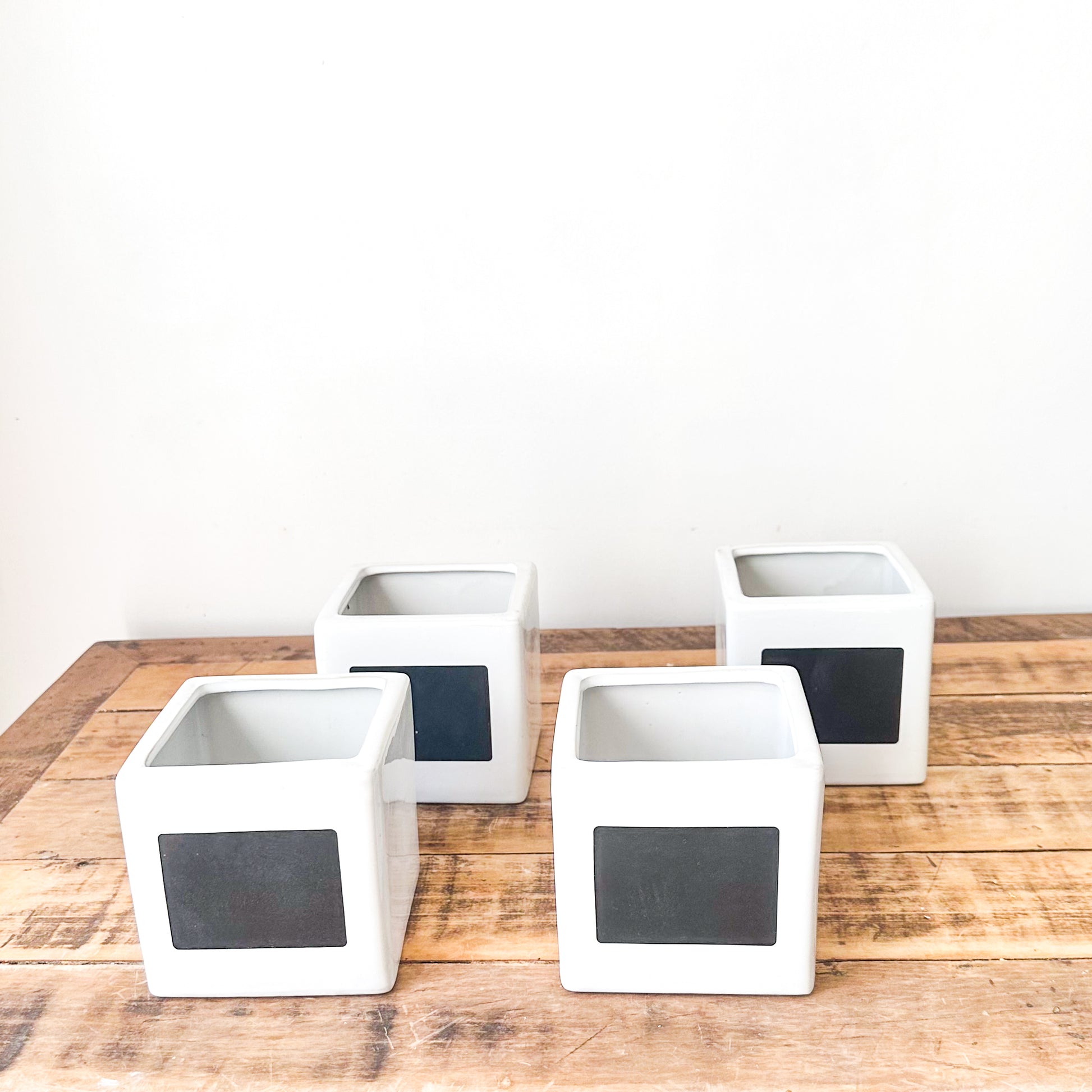 Set 4 Porta Maceteros Cerámica Pizarra 11 cm Porta Macetero Frank Home Chile