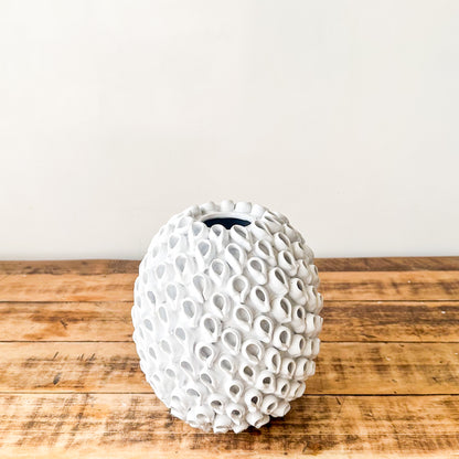 Florero Cerámica Esmaltada Blanca Relive 22 cm