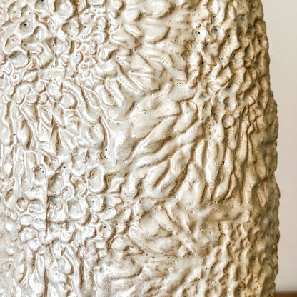 Florero Cerámica Tornasolada Relieve Beige 43 cm