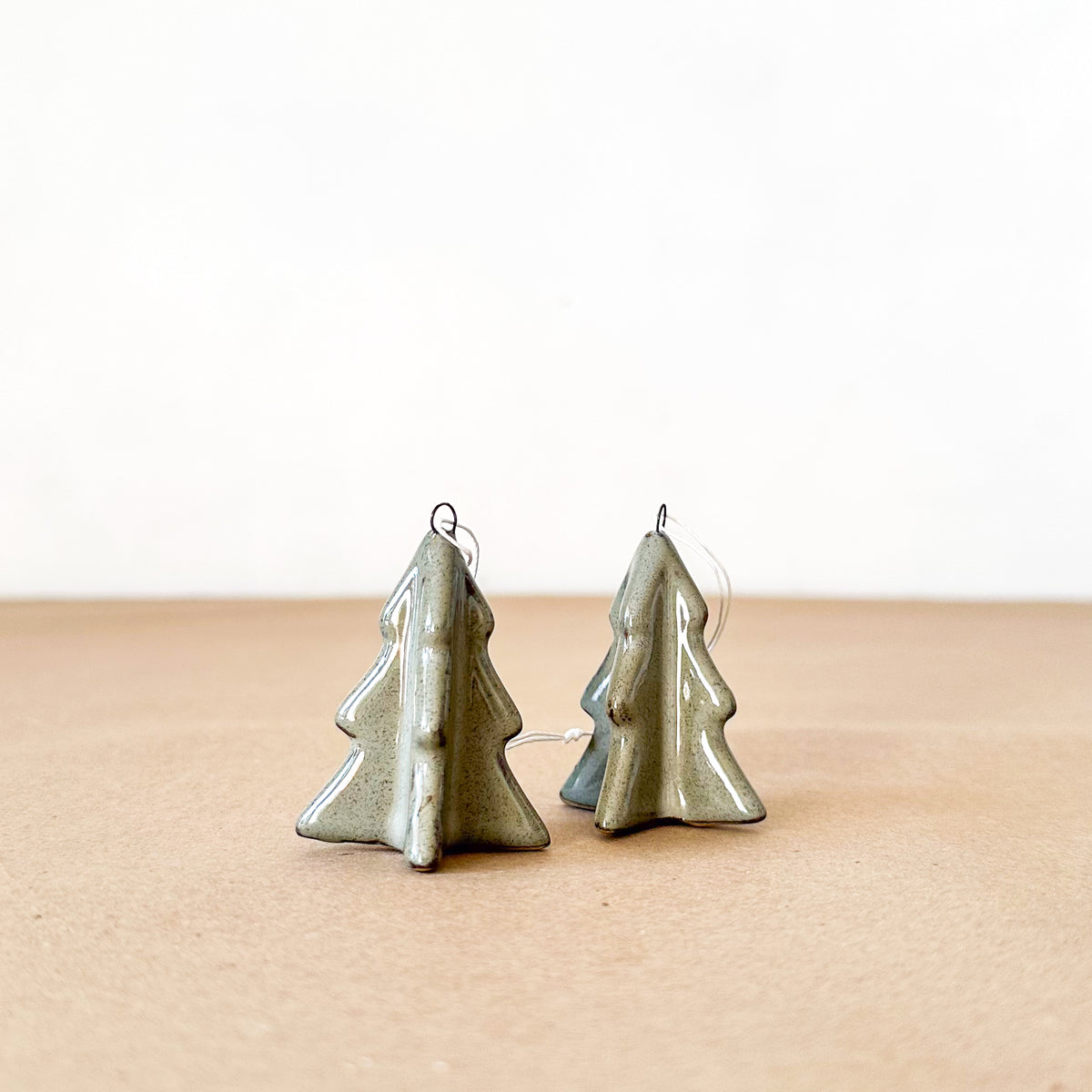 Set 2 Pinos Colgantes Cerámica Esmaltada Adorno Frank Home Chile