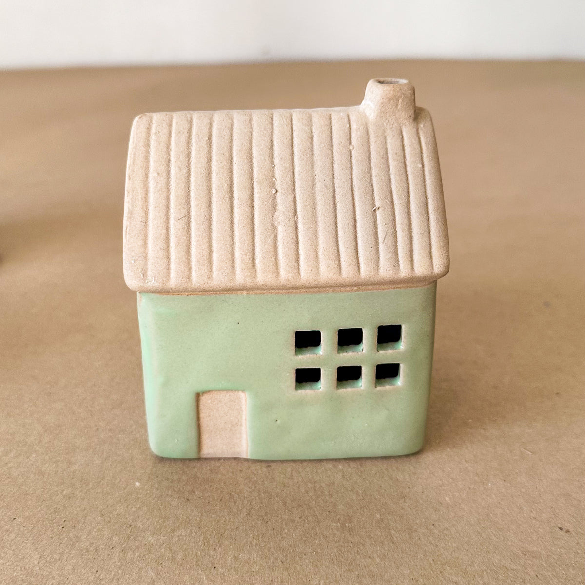 Set Casita + 2 Pinos Cerámica Esmaltada Adorno Frank Home Chile