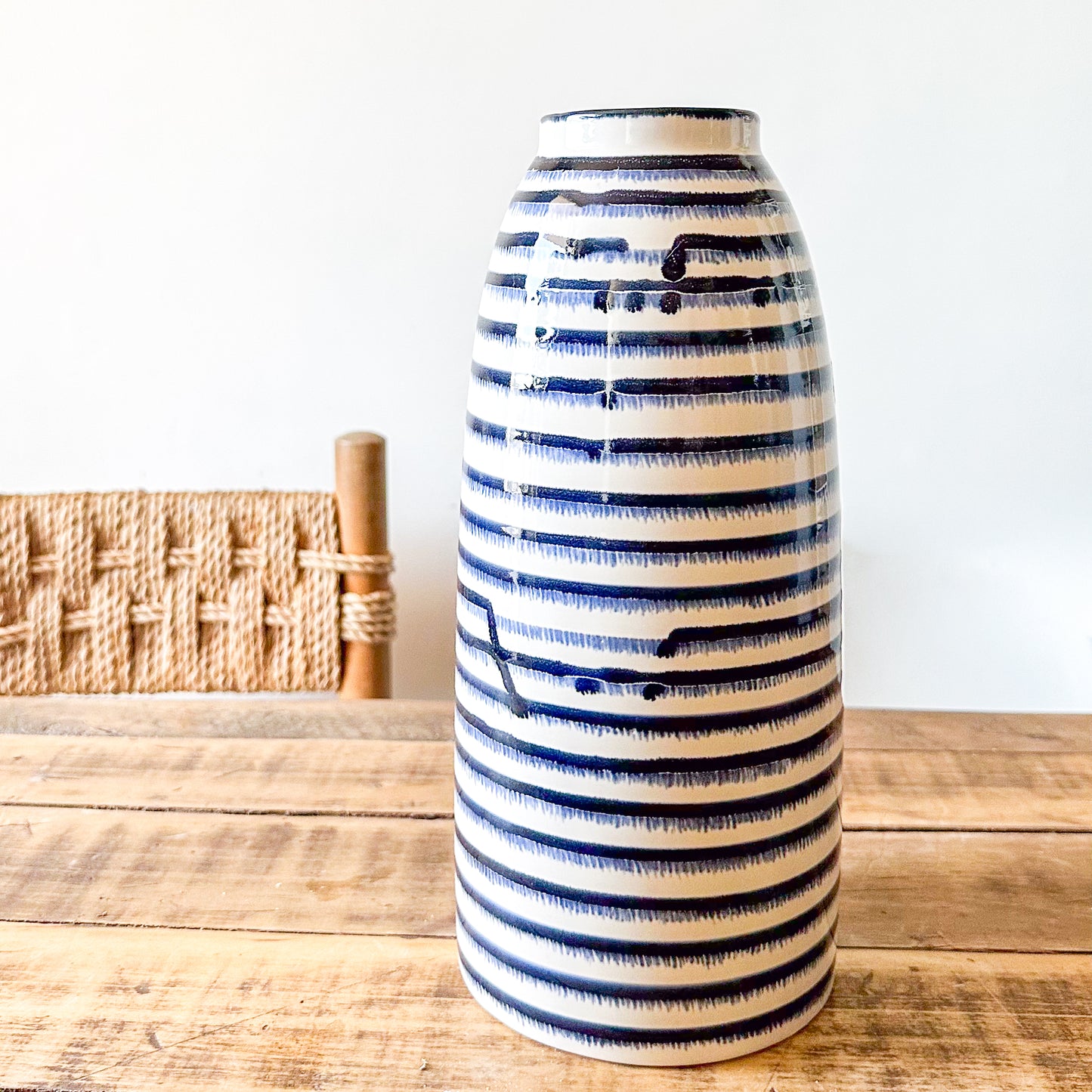 Florero Cerámica Listado Azul Marino 32cm - Acabado Artesanal Florero Frank Home Chile