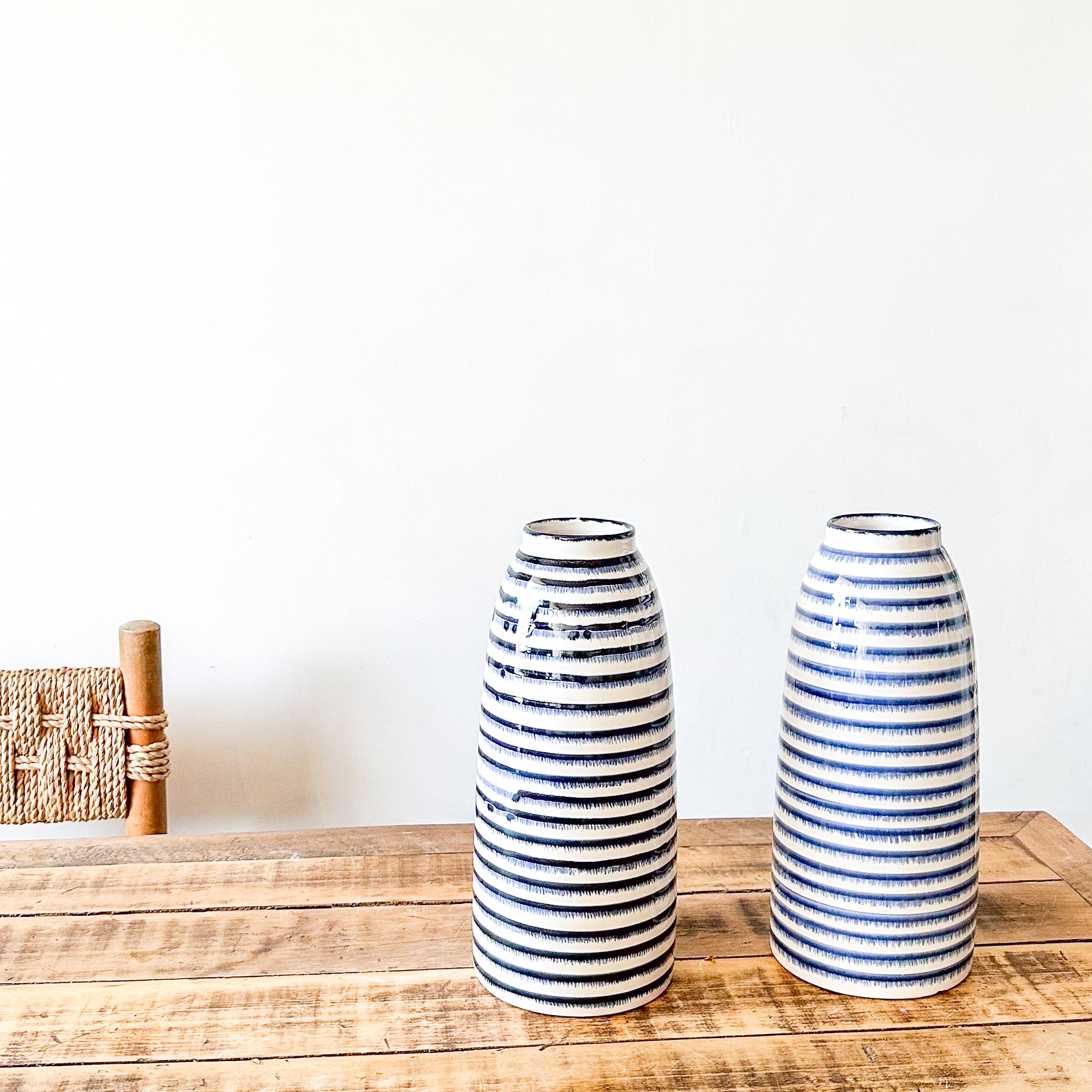 Florero Cerámica Listado Azul Marino 32cm - Acabado Artesanal Florero Frank Home Chile