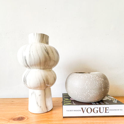 Florero Textura Mármol 30cm - Diseño Elegante Florero Frank Home Chile