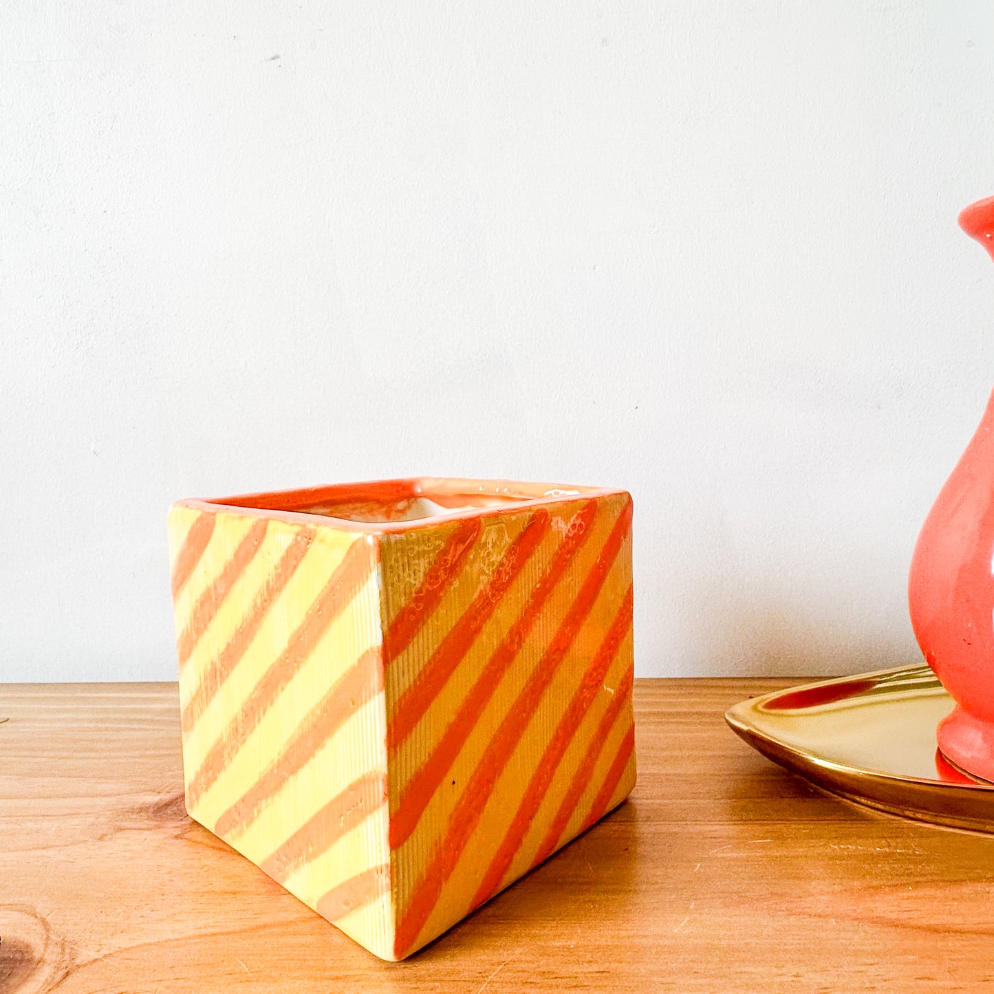 Pot Bicolor Cerámica Esmaltada con Líneas 11.5cm - Diseño Elegante Porta Macetero Frank Home Chile