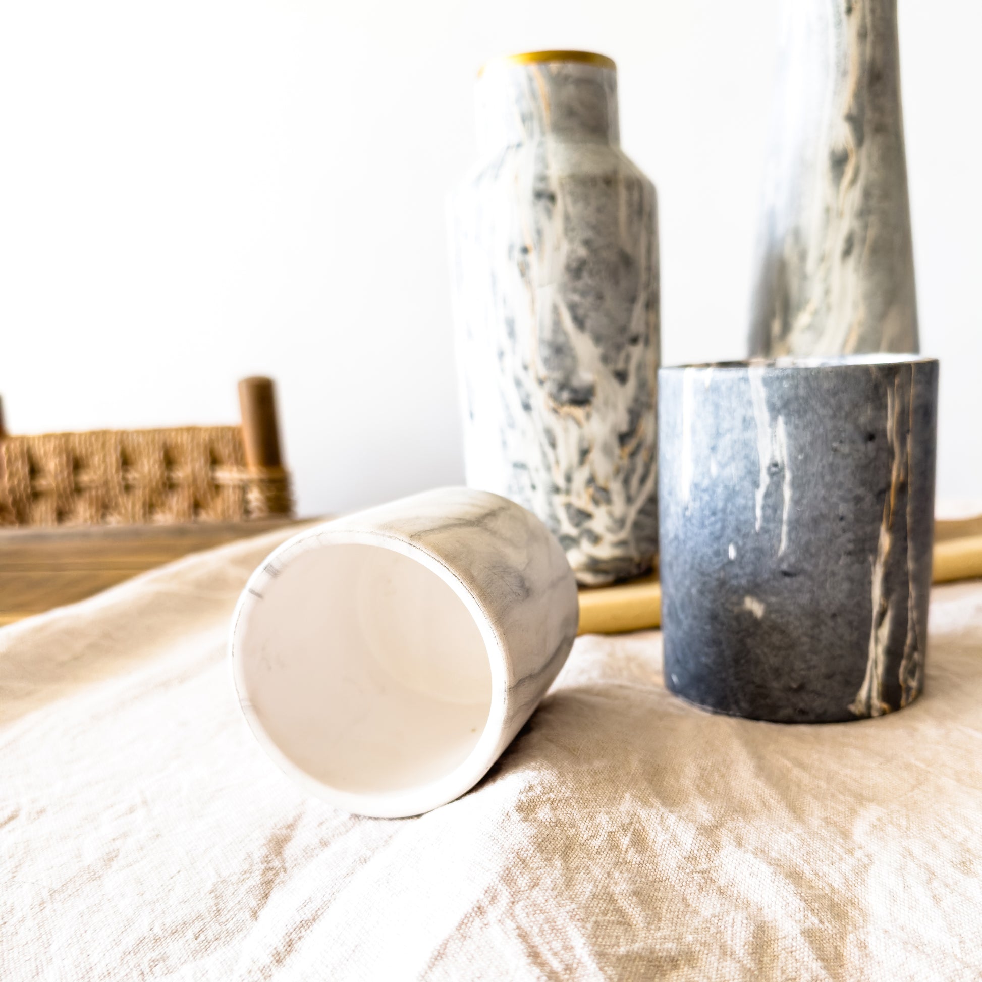 Set Macetero y Porta Macetero Cerámica Mármol 11cm y 8cm - Elegante Porta Macetero Frank Home Chile