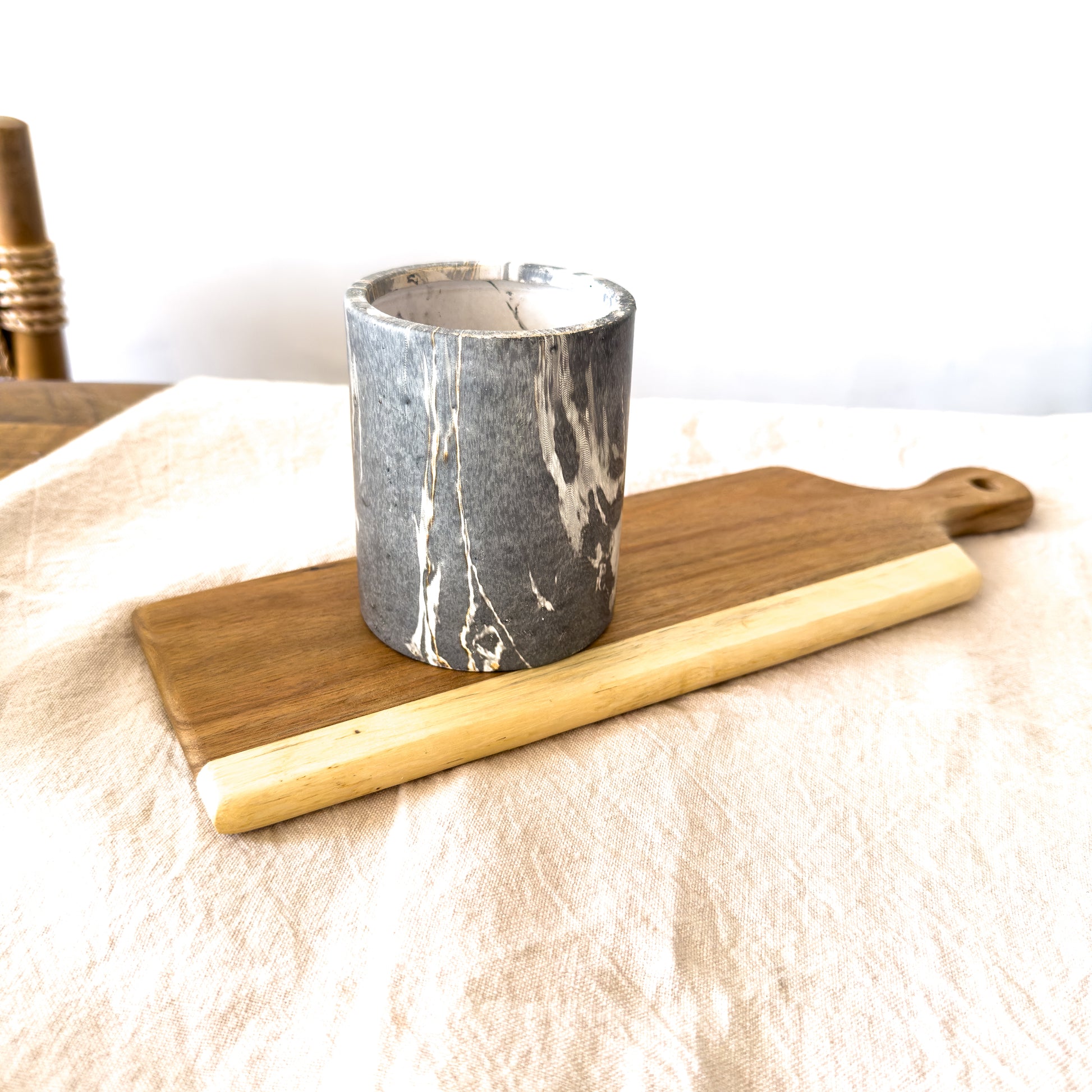 Set Macetero y Porta Macetero Cerámica Mármol 11cm y 8cm - Elegante Porta Macetero Frank Home Chile