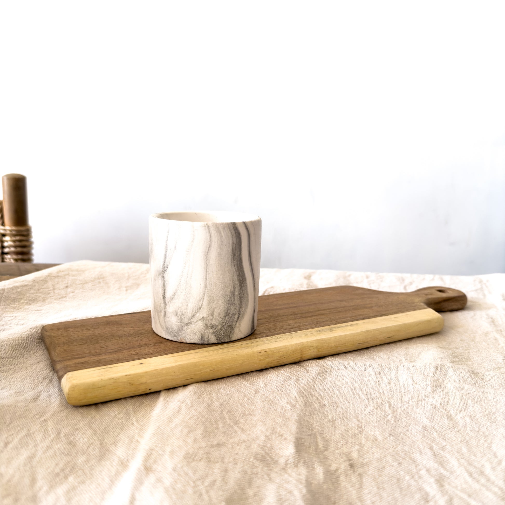 Set Macetero y Porta Macetero Cerámica Mármol 11cm y 8cm - Elegante Porta Macetero Frank Home Chile