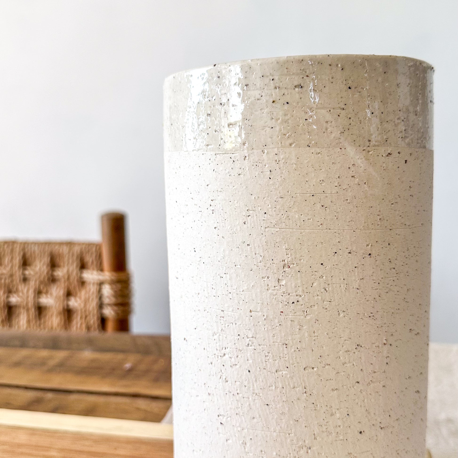 Florero Cerámica Texturada 20cm - Diseño Cilíndrico Refinado Florero Frank Home Chile