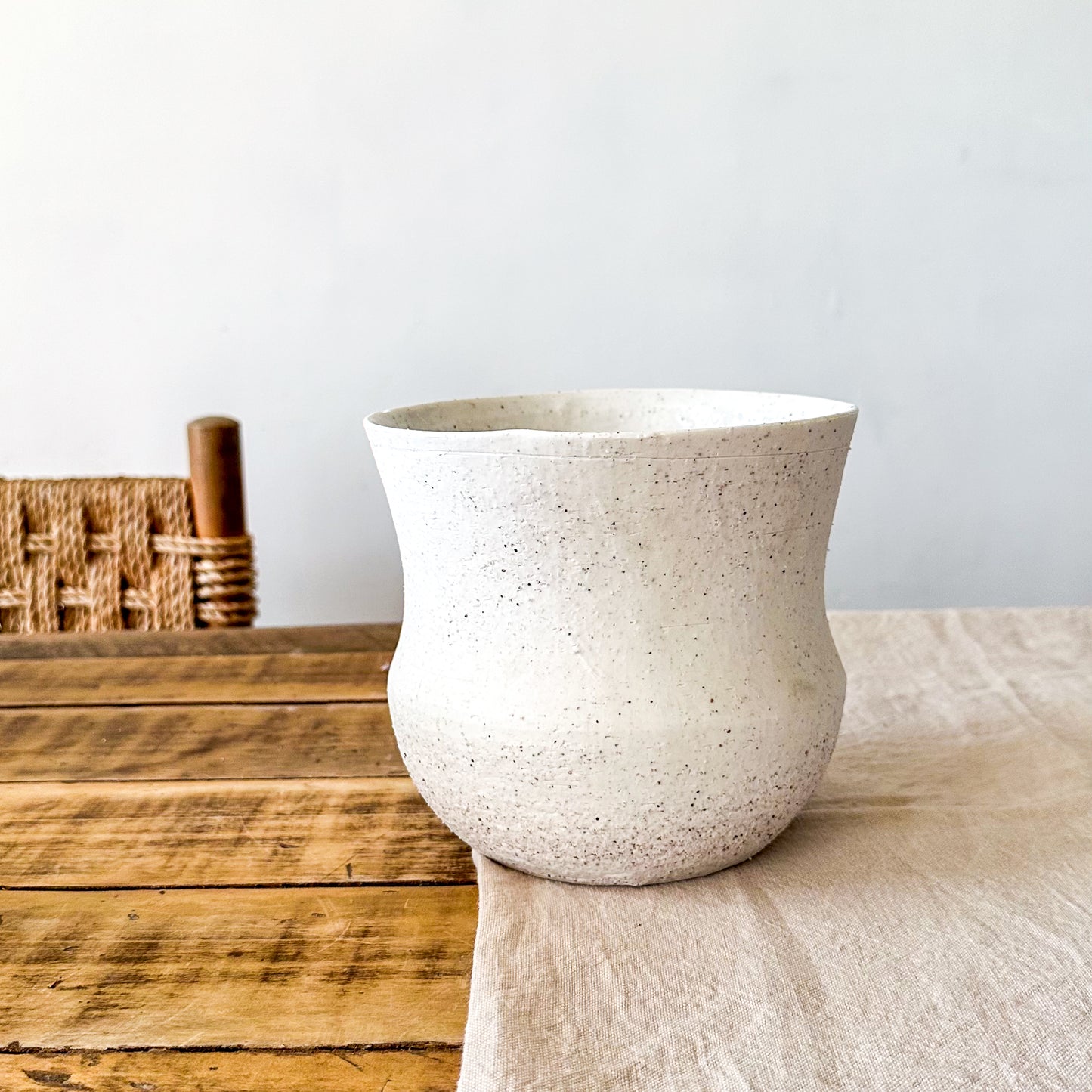 Florero Cerámica Texturizada 16cm - Diseño Ovalado Artesanal Florero Frank Home Chile