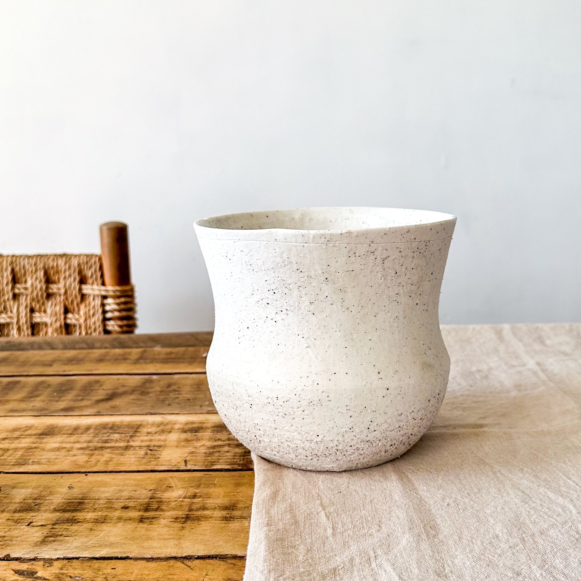 Florero Cerámica Texturizada 16cm - Diseño Ovalado Artesanal Florero Frank Home Chile