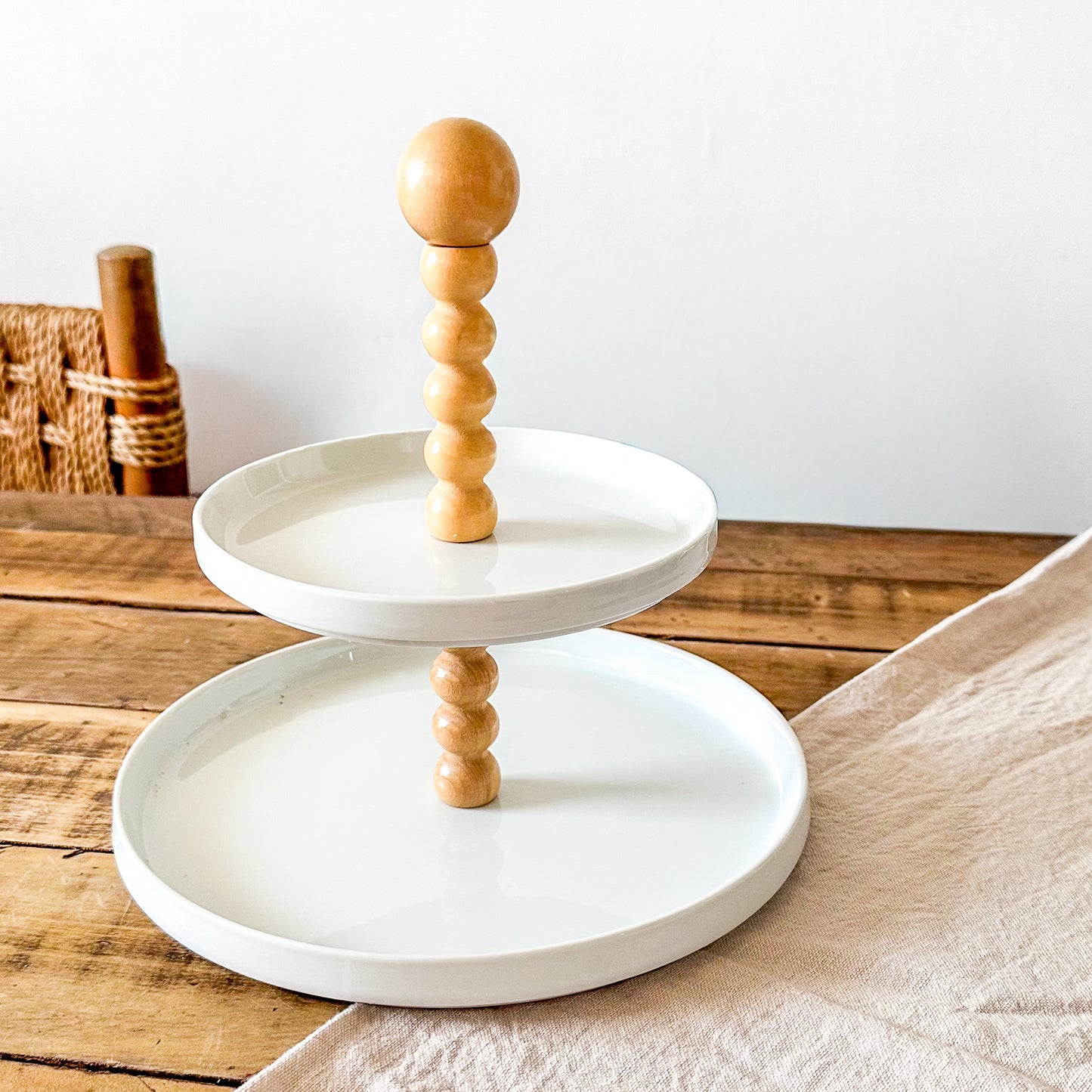 Bandeja Cerámica Blanca Dos Niveles 30cm - Diseño Elegante bandeja Frank Home Chile