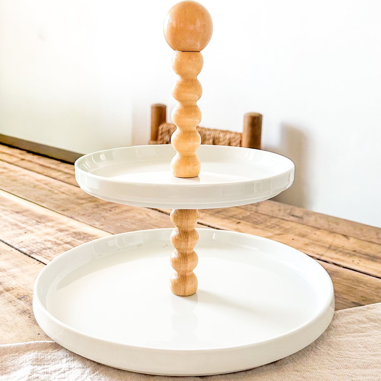 Bandeja Cerámica Blanca Dos Niveles 30cm - Diseño Elegante bandeja Frank Home Chile