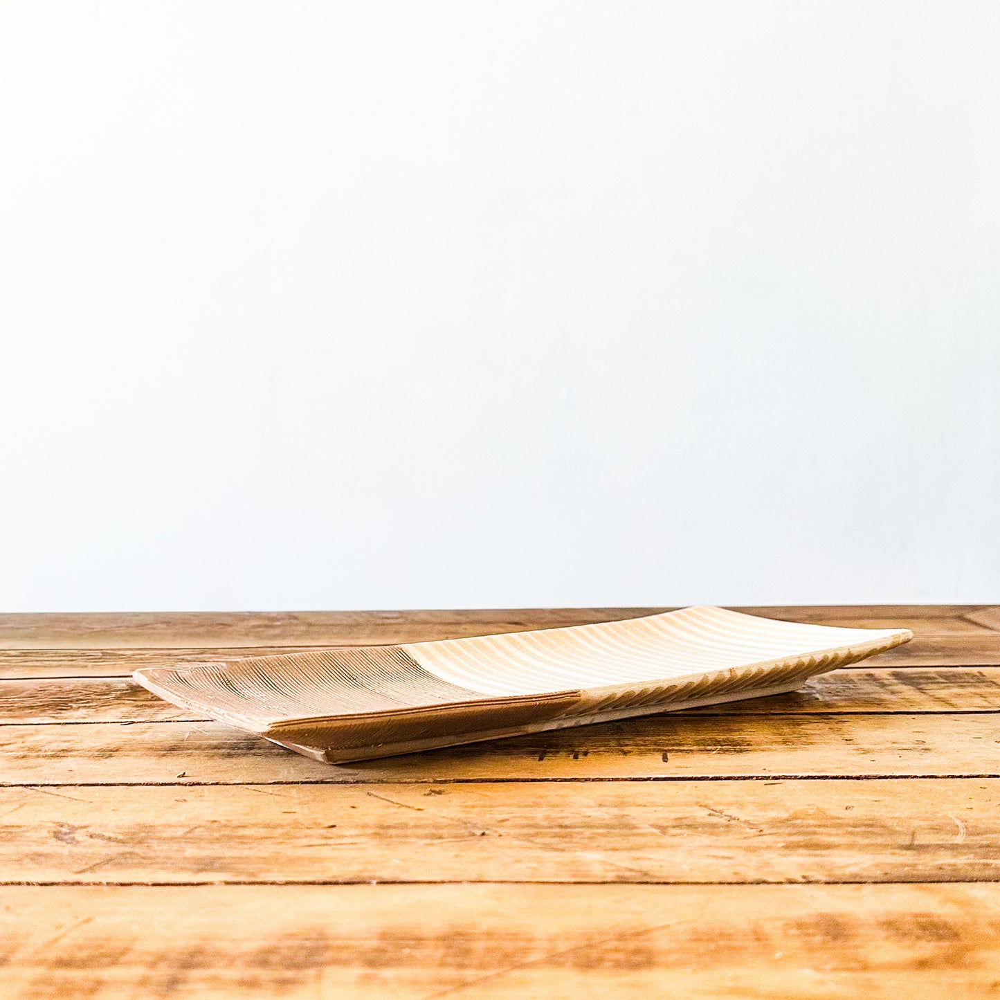 Bandeja Cerámica Bicolor Texturas Rústicas 31x14 cm - Beige y Café bandeja Frank Home Chile