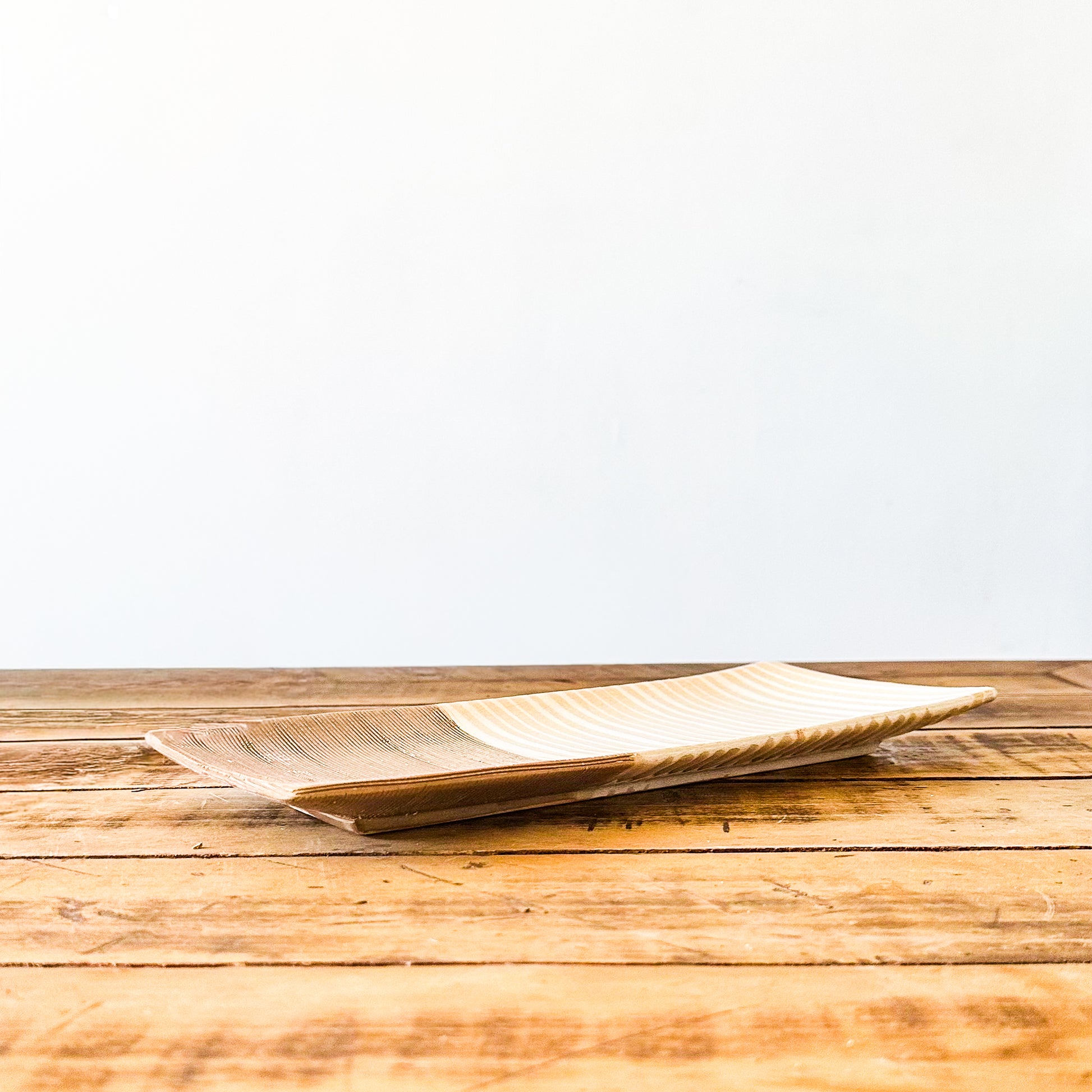 Bandeja Cerámica Bicolor Texturas Rústicas 31x14 cm - Beige y Café bandeja Frank Home Chile