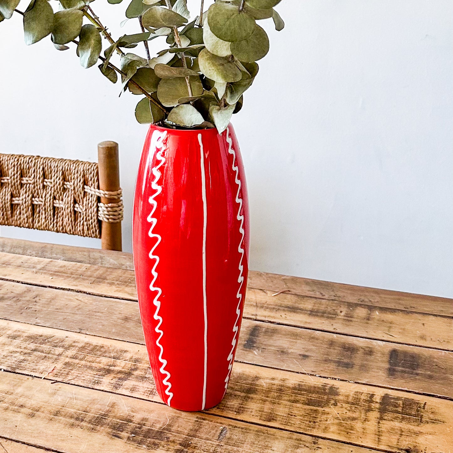 Florero Ovalado Cerámica Esmaltada Roja 30 cm - Líneas Blancas Florero Frank Home Chile