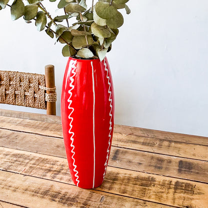 Florero Ovalado Cerámica Esmaltada Roja 30 cm - Líneas Blancas Florero Frank Home Chile