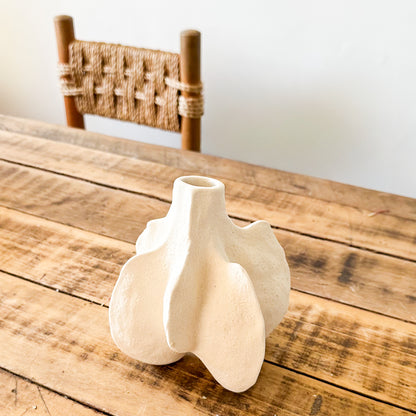 Florero Cerámica Formas Orgánicas Textura Rústica 16 cm - Beige Natural Florero Frank Home Chile