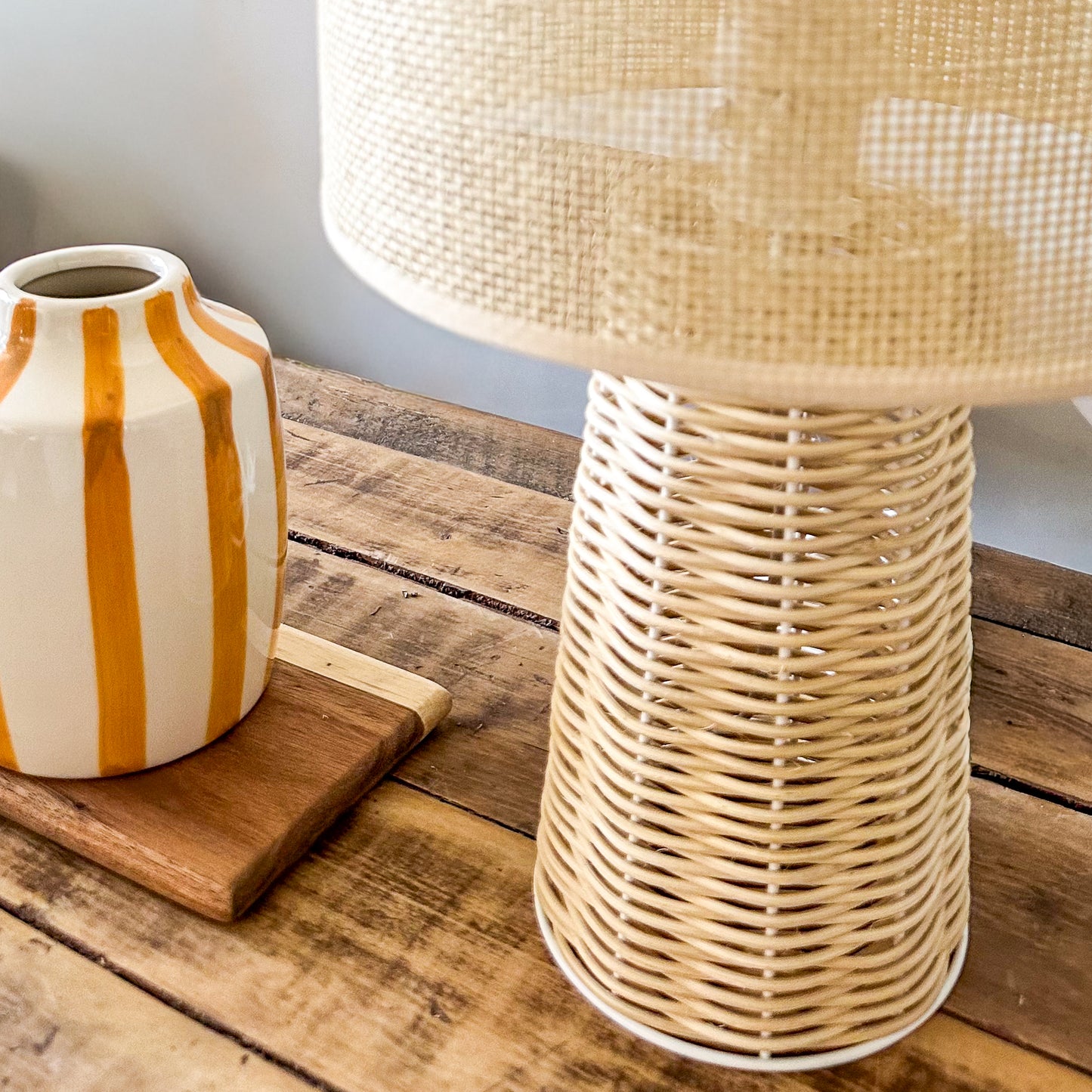 Lámpara Mesa Base y Pantalla Tejida Lampara de mesa Frank Home Chile