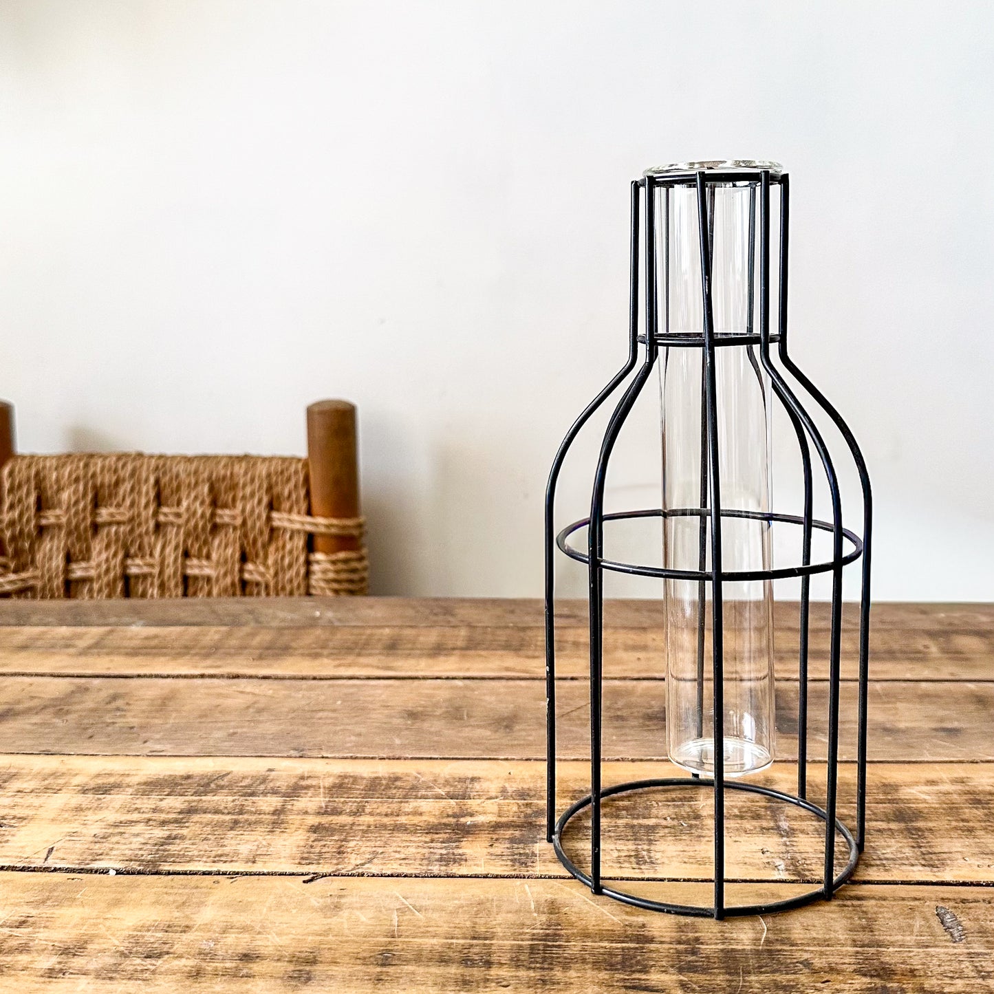 Florero Metálico con tubo de vidrio Florero Frank Home Chile