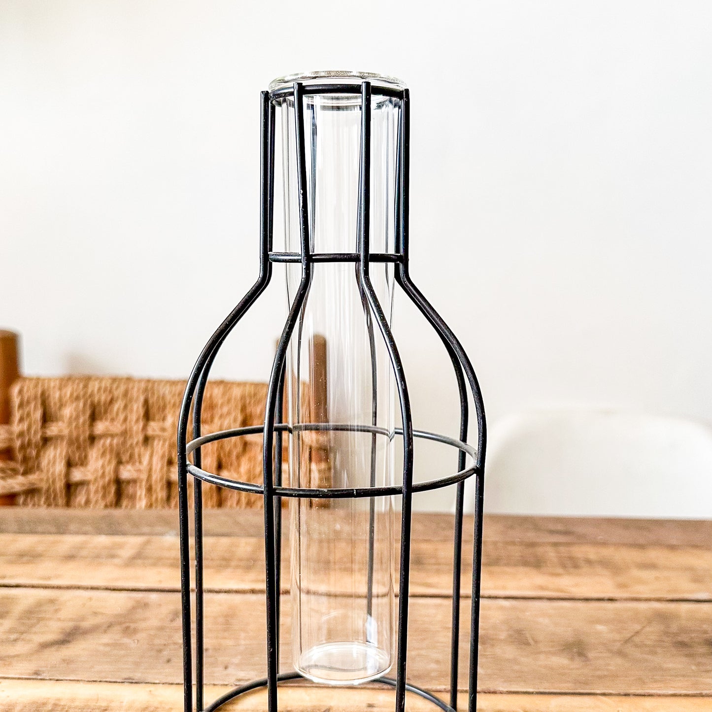 Florero Metálico con tubo de vidrio Florero Frank Home Chile