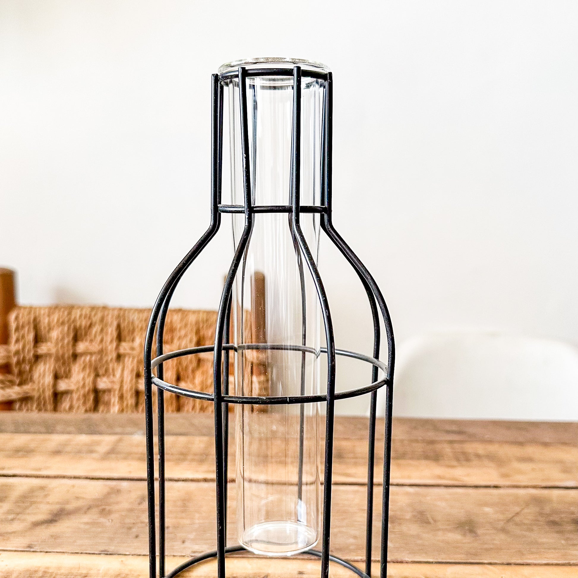 Florero Metálico con tubo de vidrio Florero Frank Home Chile