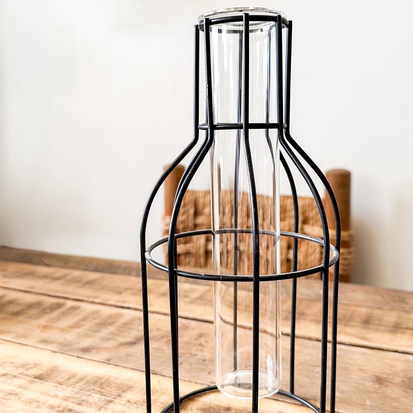 Florero Metálico con tubo de vidrio Florero Frank Home Chile