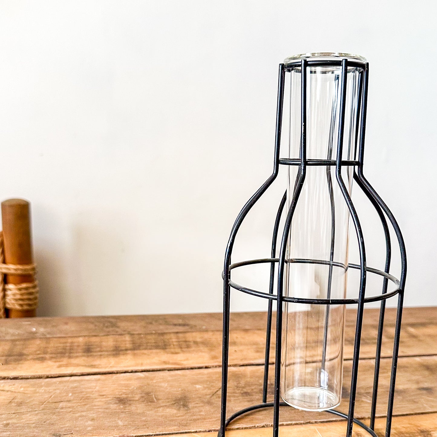 Florero Metálico con tubo de vidrio Florero Frank Home Chile