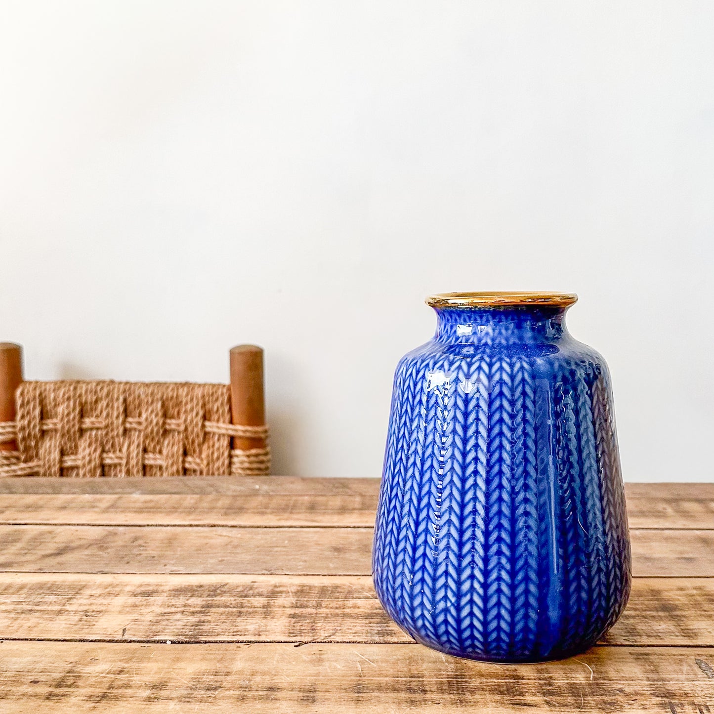 Florero Azul Borde Dorado 19cm - Diseño Espigas Florero Frank Home Chile