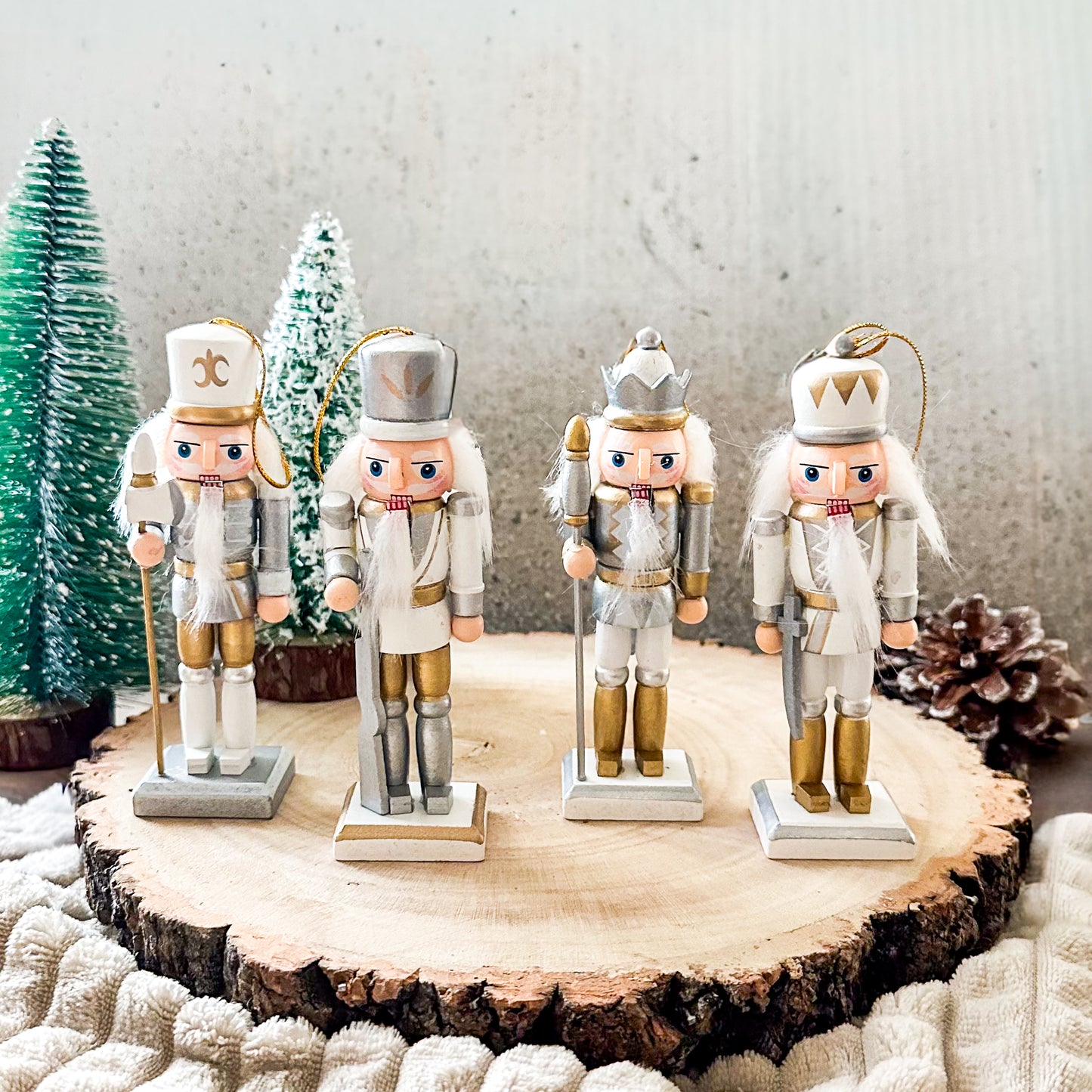 Set 4 Cascanueces Colgantes Navideños 13cm | Frank Home Blanco - Plateado - Dorado Adorno Frank Home Chile