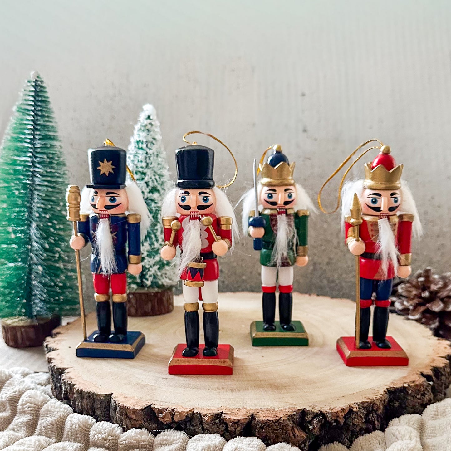 Set 4 Cascanueces Colgantes Navideños 13cm | Frank Home Rojo - Verde - Azul Adorno Frank Home Chile