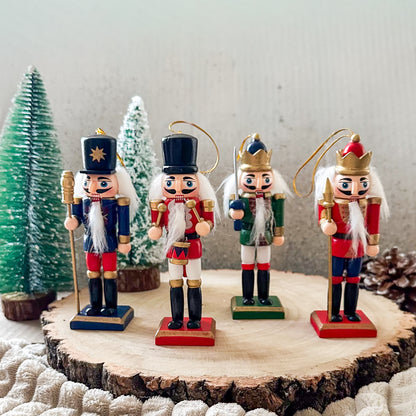 Set 4 Cascanueces Colgantes Navideños 13cm | Frank Home Rojo - Verde - Azul Adorno Frank Home Chile